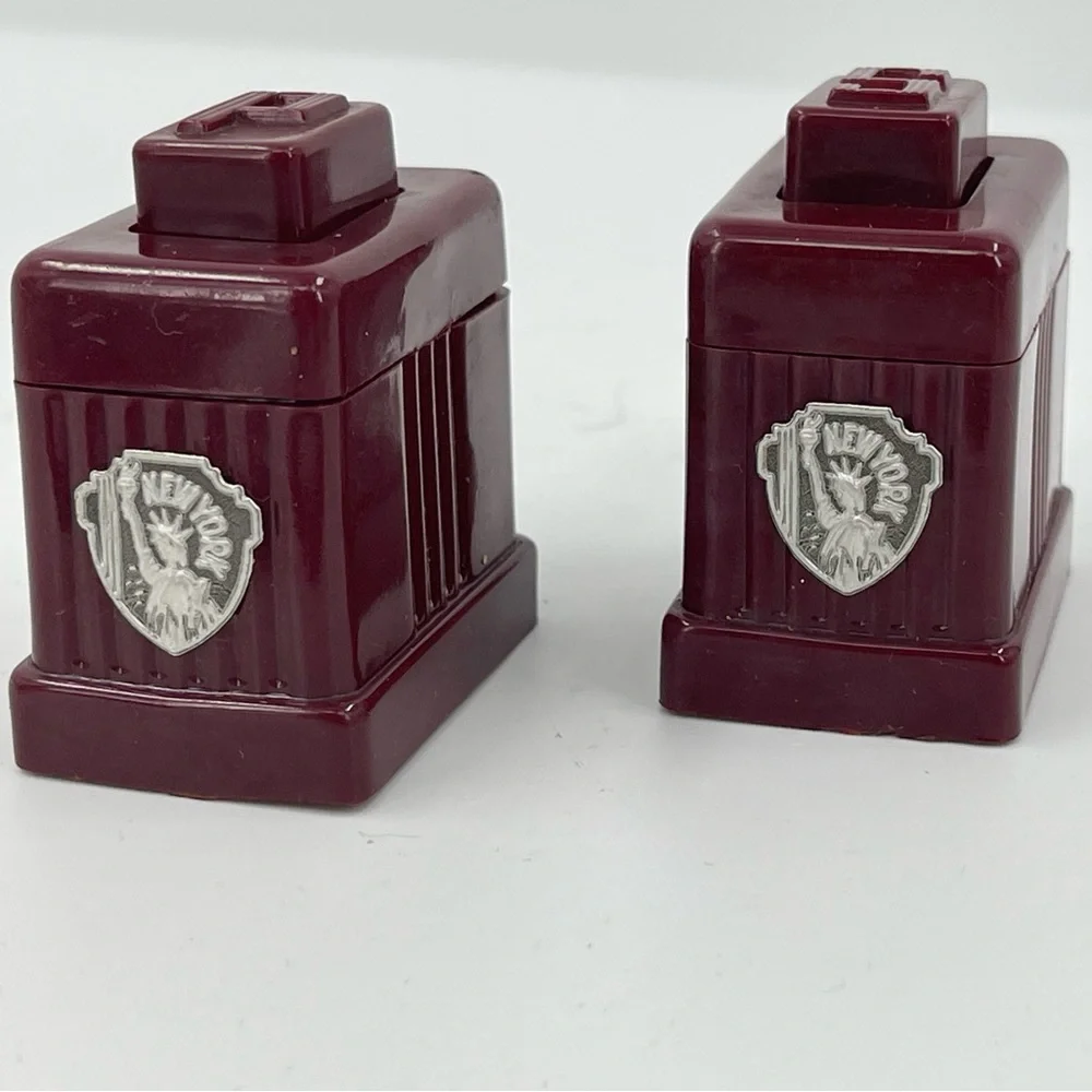 Carvanite NY Statue of‎ Liberty Plastic Salt & Pepper Shaker Set 1950's Vintage
